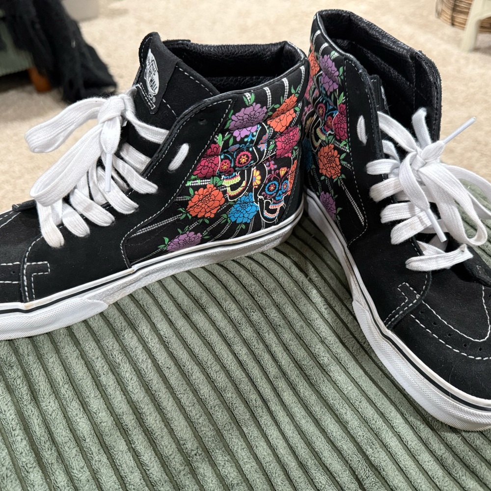 Vans Black Sneaker with sugar skull
